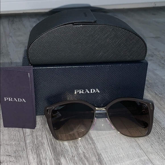 🇮🇹SOLD Prada sunglasses🇮🇹 brand new in box! - Picture 2 of 5